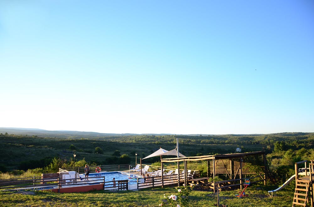 Pileta y montañas